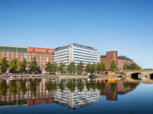 Toimistotalo Pitkänsillanrannassa